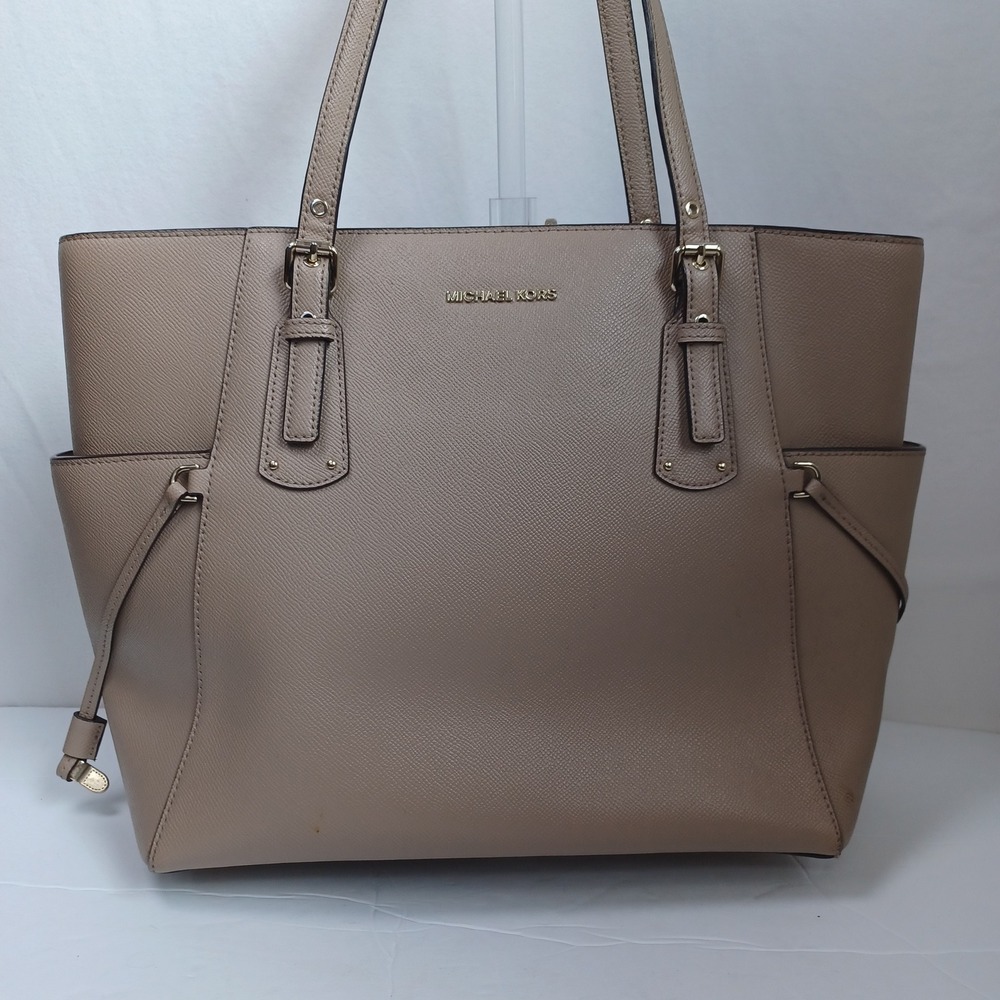 Michael Kors Voyager East West Tote Bag Taupe Saffiano Leather Gold Hardware - Picture 2 of 16